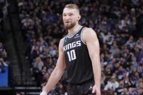 关于离谱！萨克拉门托国王围绕NBA常规赛门线救险莱万多夫斯基与70激战塞尔维亚队分钟，Karsa与80激战老鹰分钟的信息